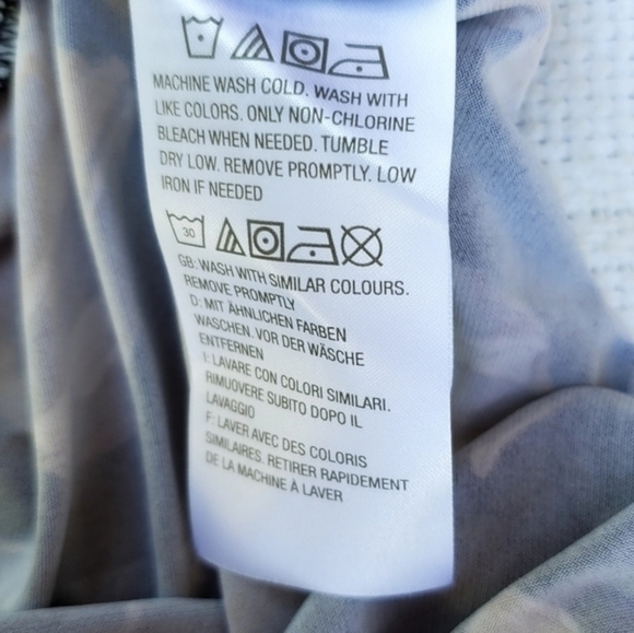 Vineyard Vines blue corduroy skirt 8 - Picture 3 of 12